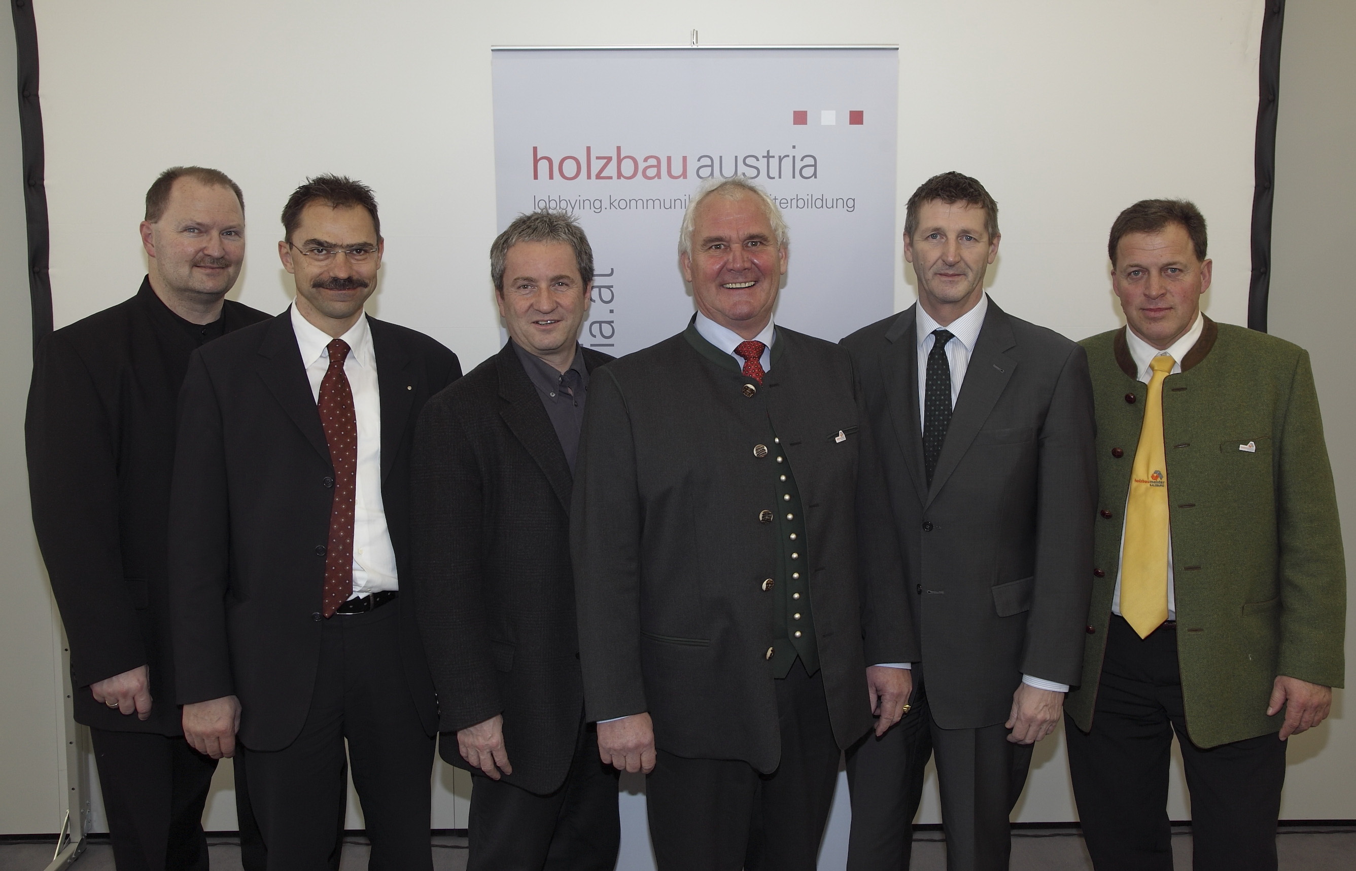 GF Mag. Karl Scheliessnig, Hans Ruppli, Präs. des Schweizer Holzbauverbandes, Matthias Amman, GF Holzbau Austria, BIM und LIM KommRat Richard Rothböck, DI Reinhold Steinmaurer, GF Holzbau Austria, Friedrich Egger, LIM-Stv. Salzburg